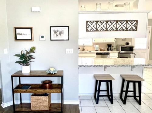 Peaceful Haven 2BR 1BA in Quiet Neighborhood in Nederland (Texas)