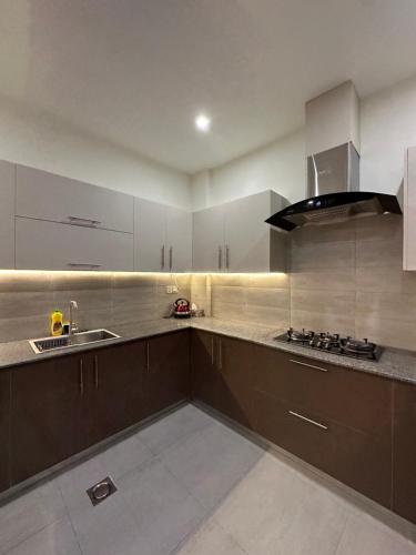 Serenity Suite One Bedroom Apartment in โปลิสฟาวเดชั่น