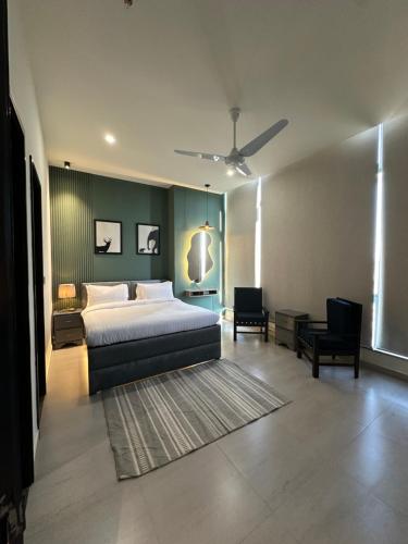 Serenity Suite One Bedroom Apartment in โปลิสฟาวเดชั่น