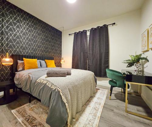 Standard Queen Room