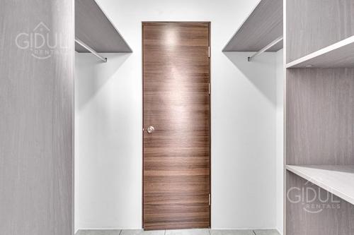 Cozy Modern and Centric Apartment with pool and gym - image 3