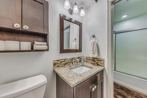 Retreat with Hot Tub and 2 Kitchens for Large Groups! - image 11