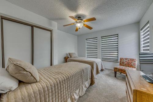 Retreat with Hot Tub and 2 Kitchens for Large Groups! - image 10