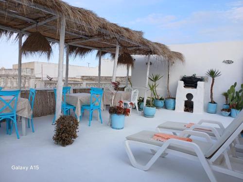 발코니/테라스, Dar Evelyne by Daldoul in 마흐디아