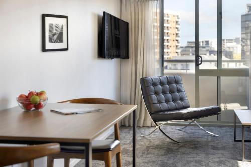 One-Bedroom Apartment image 5