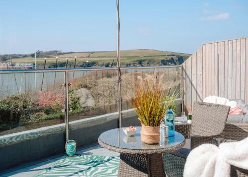 Bijou Beachfront Gem, Rock in Polzeath