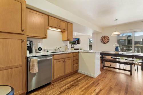 Executive Townhouse To Stay in Colorado Springs, USA