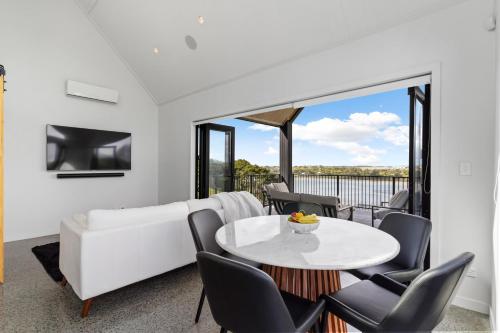 ทัศนียภาพภายนอกโรงแรม, Estuary Views - Riverhead Holiday House in ริเวอร์เฮด