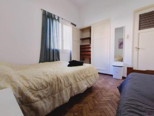 Habitación en departamento de artistas en el corazón de Mendoza