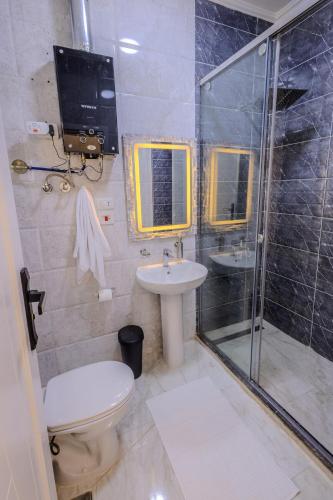 Chic Cozy Retreat with Jacuzzi next to AUC