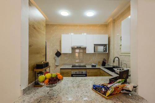 Chic Cozy Retreat with Jacuzzi next to AUC