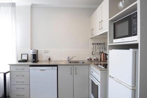 One-Bedroom Apartment image 2