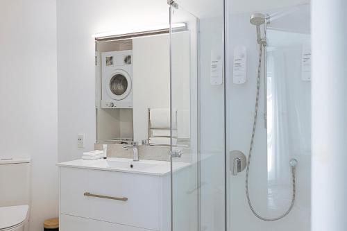 One-Bedroom Apartment image 3
