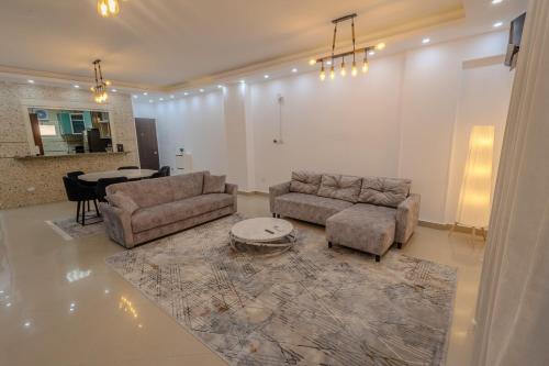 Bright Airy Apt - Pristine Gem