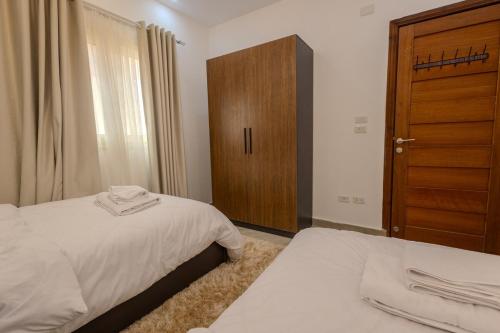 Bright Airy Apt - Pristine Gem