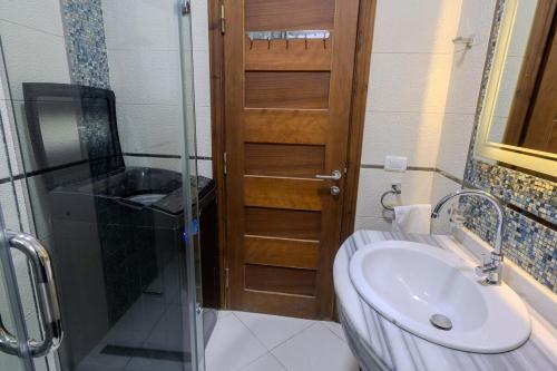 Bright Airy Apt - Pristine Gem