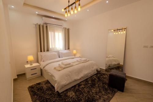 Bright Airy Apt - Pristine Gem