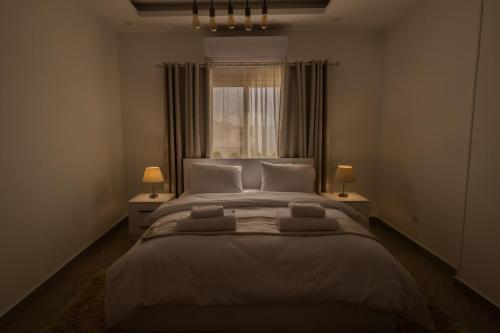 Bright Airy Apt - Pristine Gem