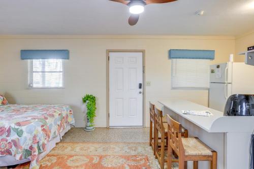 Dock and Fire Pit Scenic Studio on Suwannee River! in ชิฟแลนด์ (FL)