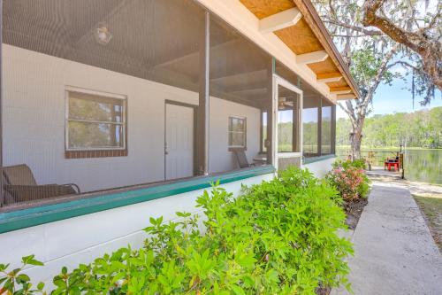 Dock and Fire Pit Scenic Studio on Suwannee River! in ชิฟแลนด์ (FL)