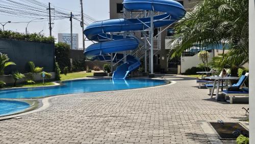 Apartamento de 3 dormitorios frente a plaza San Miguel con Piscina