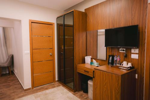 Tuya pyramids history