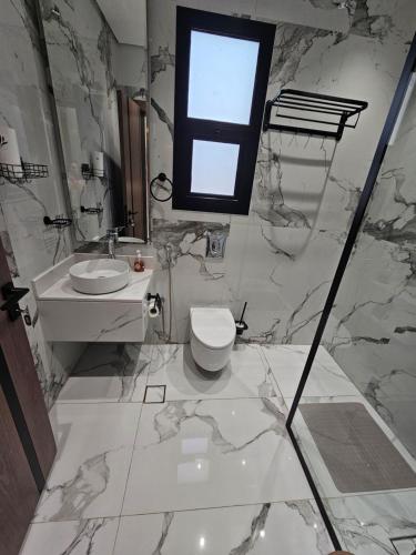 New, Spacious, Boho 3BR 140sqm Smart Entry Apartment with Private Terrace, Riad (foto 3)