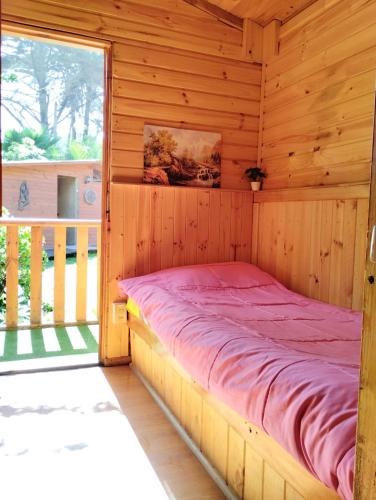 1 double bed, 2 twin beds