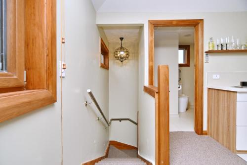 Bathroom, Studio Retreat with EV & off street Parking in Burnside