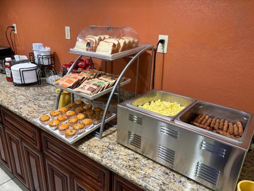 Days Inn by Wyndham Holbrook - image 43