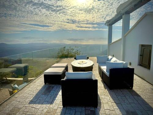 Sky Ridge Retreat - Lux Hilltop Escape - Pool & Spa