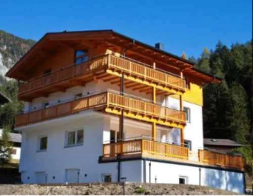 Alpenmond Appartment Halbmond in Leutasch, Österreich