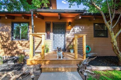 Glenwood Springs Mountain Getaway with Hot Tub and Riverfront Glenwood Springs Mountain Getaway with Hot Tub and Riverfront