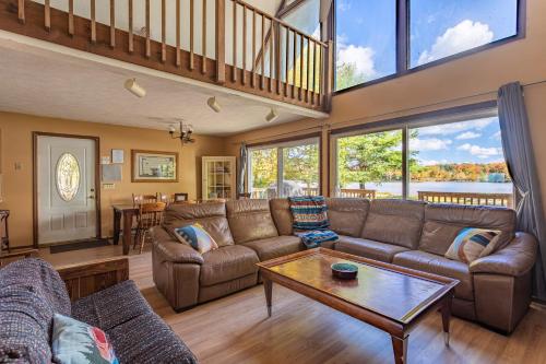 Boardwalk Chalet Lakefront Fire Pit Pet Frie - image 3