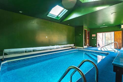 Heated Indoor Private Pool Stream Front Game Room - Cresco