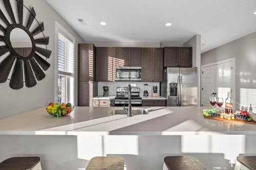 Pulse - Minutes to Broadway - Sleeps 6