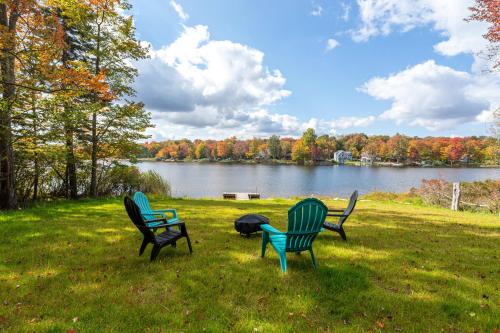 Lakeside Chalet 3BR Fire Pit Pet Friendly - image 6