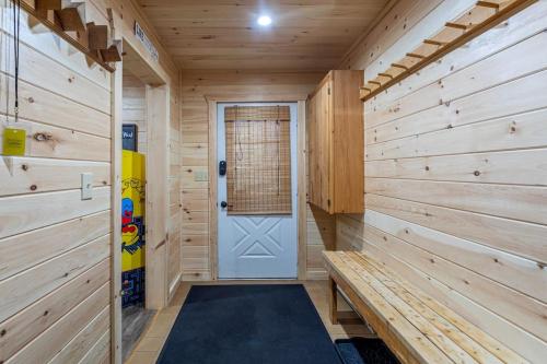 Hot Tub Tatami Room GAME ROOM Hot Tub Tatami Room GAME ROOM