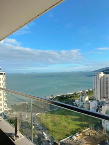FLC Sea Tower Quy Nhon - Beach View Condotel - 발코니/테라스