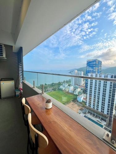 FLC Sea Tower Quy Nhon - Beach View Condotel - 발코니/테라스
