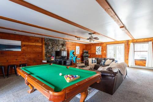 Seven Oaks Hot Tub Sauna POOL Game Room - image 3