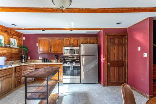Seven Oaks Hot Tub Sauna POOL Game Room - image 8
