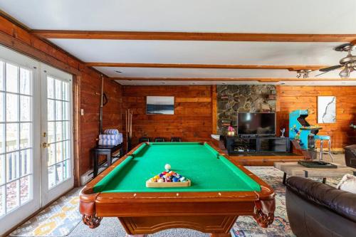 Seven Oaks Hot Tub Sauna POOL Game Room - image 14