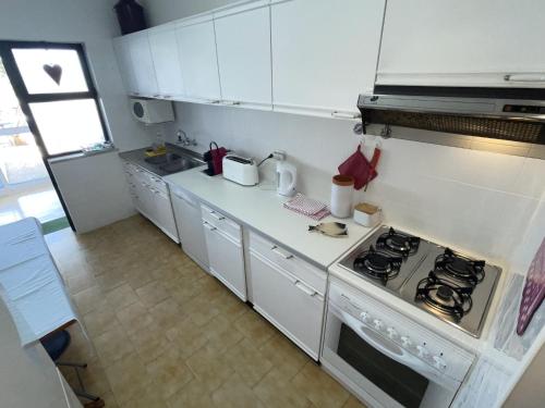 廚房, Apartment near Benagil Beach with garden in 班納吉爾