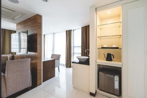 Executive Suite image 9