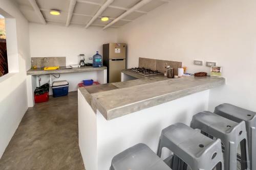 Konyha, Palo Santo beach escape in Canoas De Punta Sal