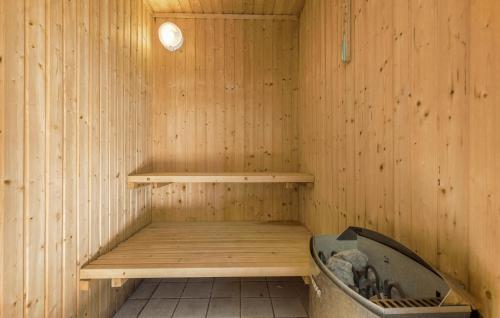 Garden, Four-Bedroom Holiday Home In Ebeltoft in Ebeltoft