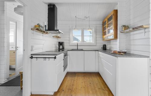 Kitchen, Four-Bedroom Holiday Home In Ebeltoft in Ebeltoft