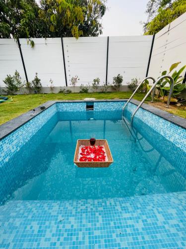 Swimming pool, Aura Farms - Private Pool Cottages in Kumbalgodu