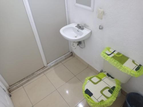 Fürdőszoba, Cerca SixFlags Oaxtepec -Centro Convenciones -2 Recamaras -1 Baño Privado (Cerca SixFlags Oaxtepec -Centro Convenciones -2 Recamaras -1 Bano Privado) in Cocoyoc